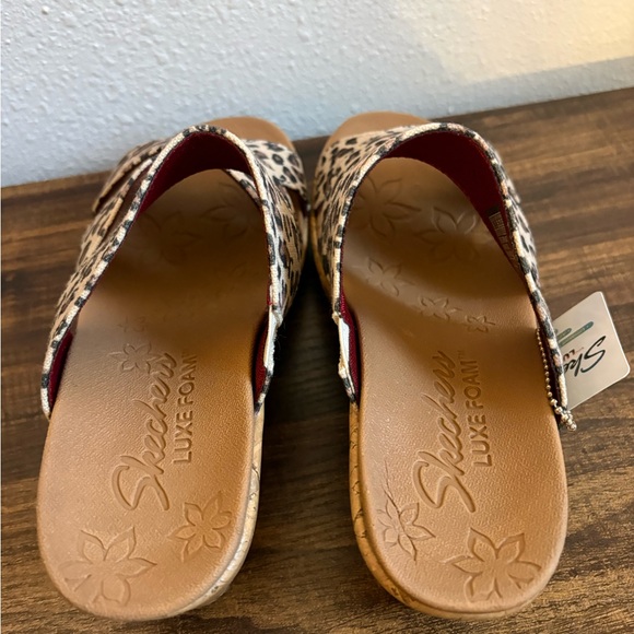 Skechers Beverlee Wedge Slide Sandals - Picture 4 of 7
